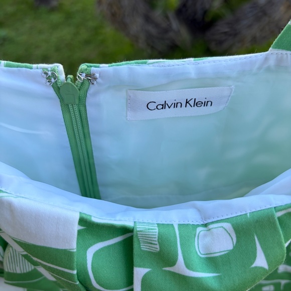 ✨ Calvin Klein Green & White Geometric Fit-and-Flare Dress – Size Medium - Picture 11 of 13